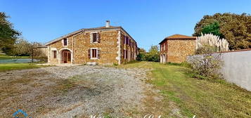 ENSEMBLE IMMOBILIER RENOVE AVEC DEPENDANCES SUR TERRAIN CLOS DE 2985 M2