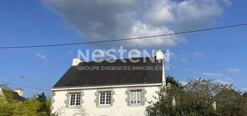 Maison néo-bretonne dans le bourg de MALANSAC