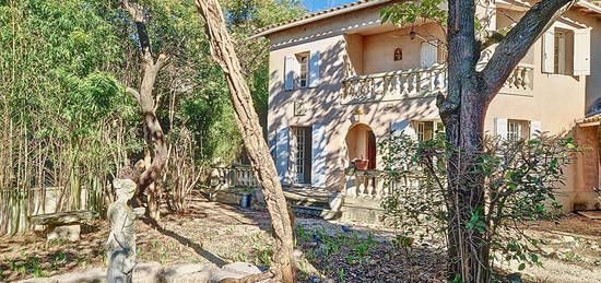 Maison Villeneuve Les Avignon 3 pièce(s) 104 m2  plus dépendances de 26 m² sur une parcelle de 694 m².