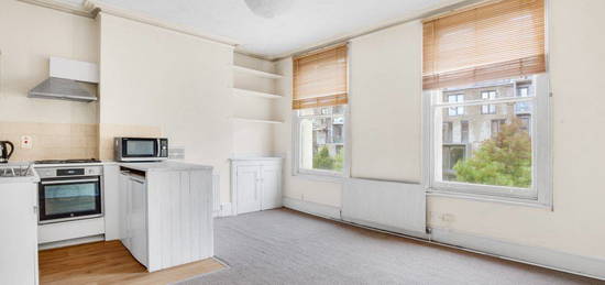 Flat to rent in Kilburn Park Road, London NW6