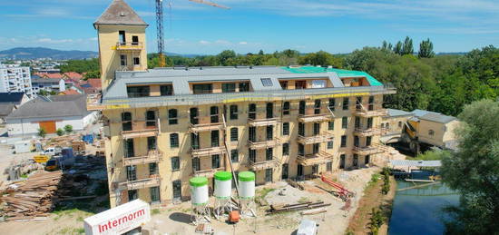 Wohnen in der Traunfabrik: 3-Zimmer-Wohnung mit großem Balkon, Blick ins Grüne und Tiefgaragenplatz!