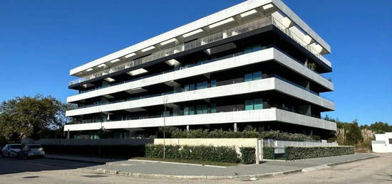 Apartamento T1 com varanda e garagem em Arcozelo