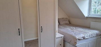 Room to rent in Blackpond Lane, Farnham Royal, Slough SL2