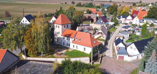 Ehemalige Kirche umgebaut zu 4 Wohneinheiten - vermietet