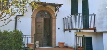 Casa indipendente in Via Fontanelle 145