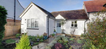 2 bed semi-detached house for sale