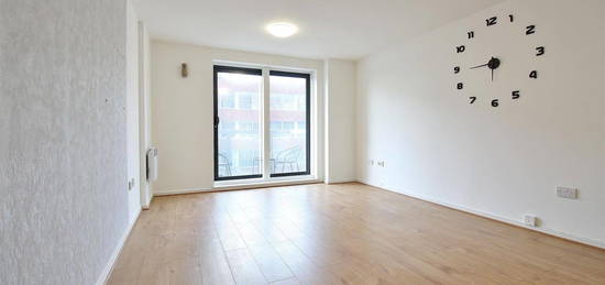 Flat to rent in London Road, Westgate House London Road TW7