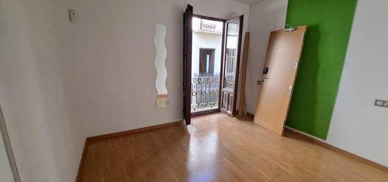 Piso en venta en Calle Mano de Hierro, Centro - Sagrario