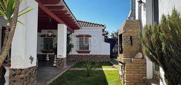 Casa en calle Cardenal Bueno Monreal en Espartinas