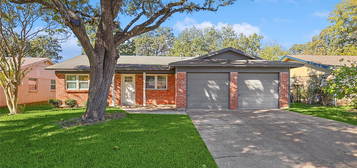 521 Livingston Dr, Hurst, TX 76053