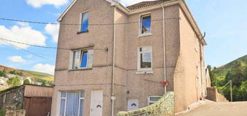 5 bedroom end of terrace house for sale