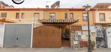 Chalet adosado en venta en plaza Barranco, 5