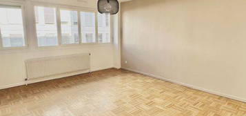 Bel appartement 63 m2 rénové avec Parking Lyon 6