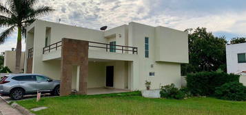 Casa En Renta Amueblada En Fracc. Los Encinos, Altamira Tamaulipas.