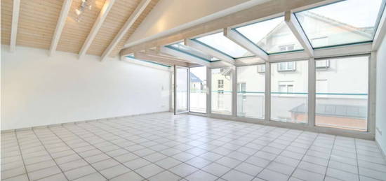 Exklusive 3-Zimmer DG-Penthouse-Wohnung am Kuhberg in KH. 2 Balkone, TG-Stellplatz, Wintergarten