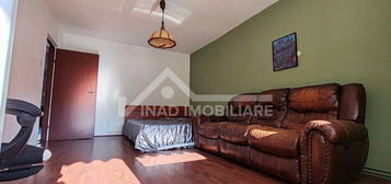 Apartament cu 3 camere, 2 balcoane, 65mp, etajul 2, Str. Plopilor