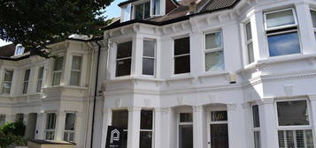 Maisonette to rent in Newtown Road, Hove, 6Ab. BN3