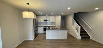 474 Osborne Dr SW, Airdrie, AB T4B 5L1
