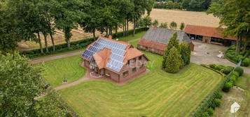 Charmantes EFH mit ELW auf großem Grundstück mit Garten, Terrasse, 2 Scheunen und Stellplätzen