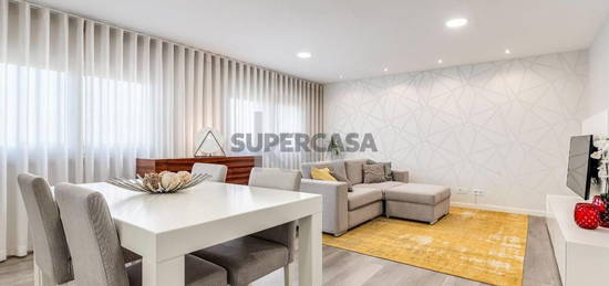 Apartamento T3 moderno e espaçoso, com Piscina e Ginásio, no Montijo