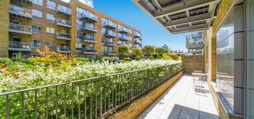 Flat for sale in High Street, London N8