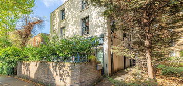 3 bed flat for sale