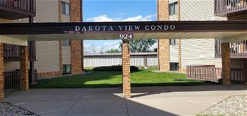 924 28th Ave SW Unit 106, Minot, ND 58701