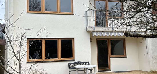 4,5 und 2-Zi-Wohnung in Zweifamilienhaus im Föhrenwinkel