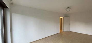 Praktisch geschnittene 2 Zimmer Wohnung mit Garage