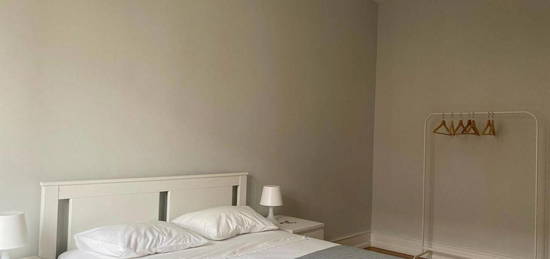 729512 - Quarto com cama de casal em...