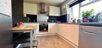 2 bedroom maisonette