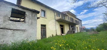 Casa indipendente in vendita in via Triestina