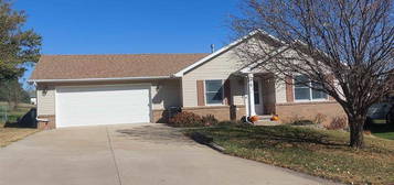 2108 Sunnyslope Dr, Red Oak, IA 51566