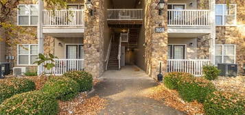 7104 W Friendly Ave Unit 307, Greensboro, NC 27410