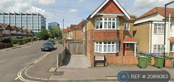 5 bedroom detached house