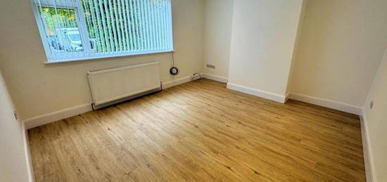 Flat to rent in Abercorn Road, Mill Hill East, London NW7