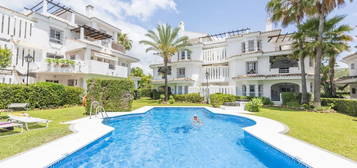 Ático en venta en  Urbanización Los Naranjos de Marbella