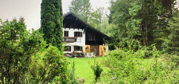 Landhaus in malerischer Alleinlage mit großem Garten in Anthering, Nähe Salzburg