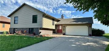 99 14th Ave, Grinnell, IA 50112