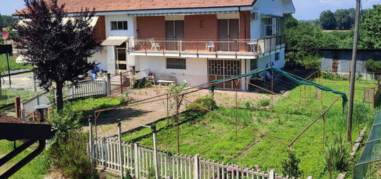 Casa con giardino privato