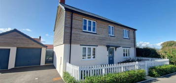 4 bed detached house to rent