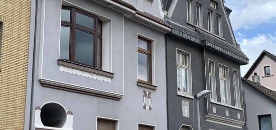 Sanierter Altbau: Ansprechende Maisonette-Wohnung mit Balkon in Mülheim (Speldorf)