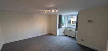 Flat to rent in Granada Road, Southsea PO4