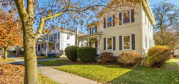 81 Chapin St, Canandaigua, NY 14424