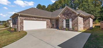 135 Ashley Park Dr, Byram, MS 39272