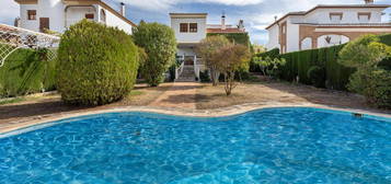 Casa o chalet en venta en De Aneto, 6, Altos de la Zubia