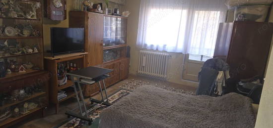 Vand apartament 3 camere decomandat in Deva. zona Lido (Casa de Pensii), etaj 2, bloc de 4 etaje