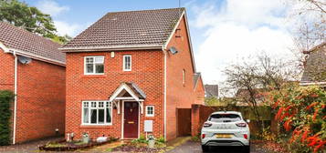 3 bedroom link detached house for sale