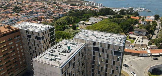 MV - Apartamento T3 Novo Penúltimo Piso c/ 2 Lugares de Garagem