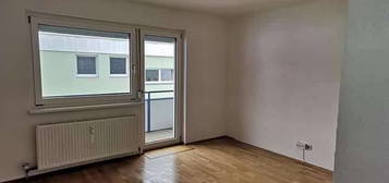 Zentrale Garconniere mit Balkon, Tiefgaragenplatz und Kellerabteil zu vermieten